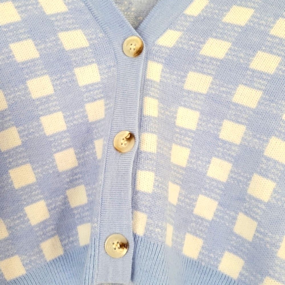 Women's Cropped Gingham Plaid Spring Cardigan - Picture 4 of 8